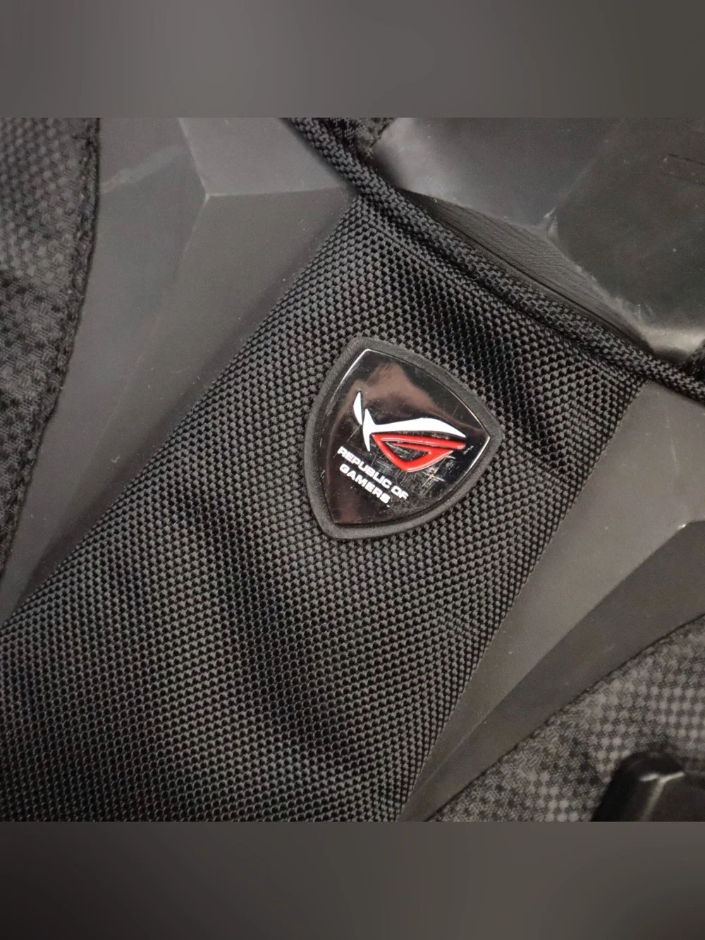 ASUS rog nomad